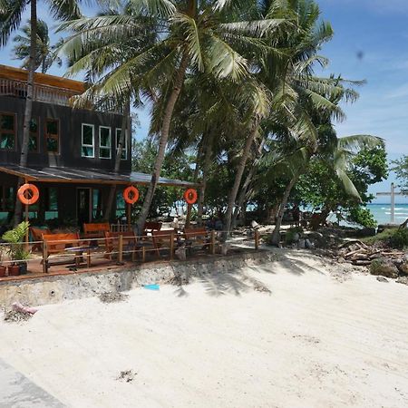 L Cafe Restobar & Lyn'S Guest House San Juan  Esterno foto
