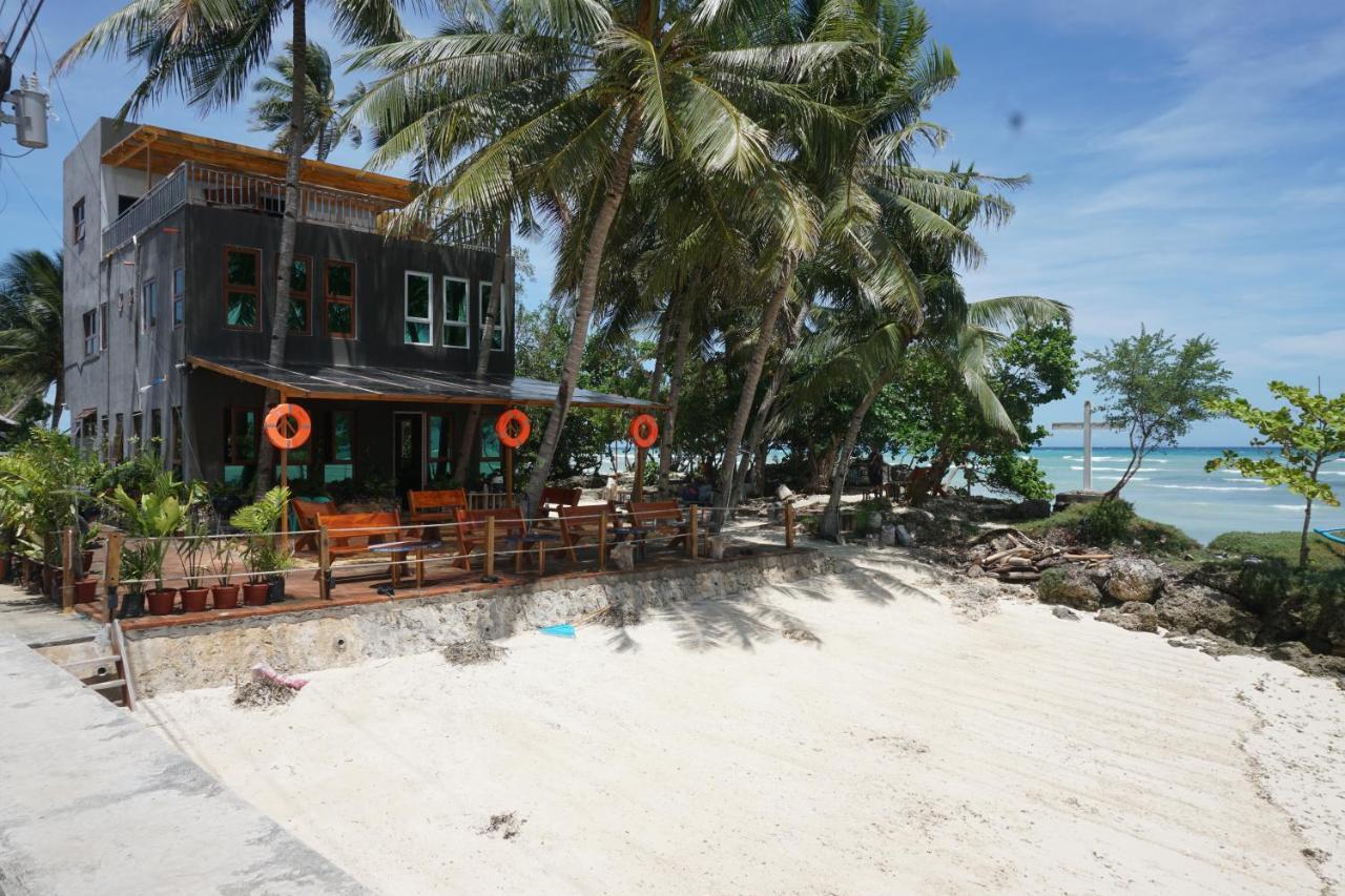 L Cafe Restobar & Lyn'S Guest House San Juan  Esterno foto