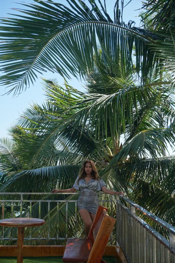 L Cafe Restobar & Lyn'S Guest House San Juan  Esterno foto