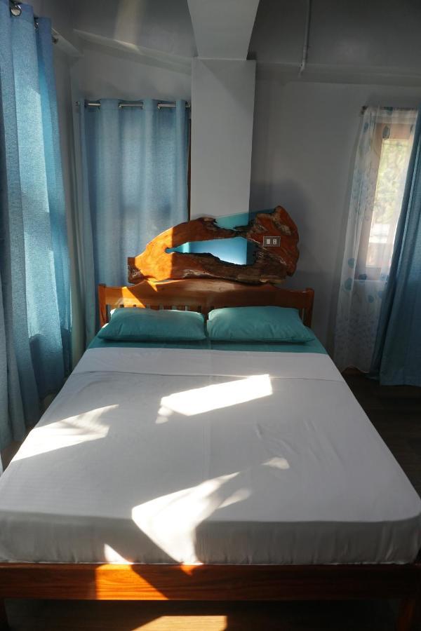 L Cafe Restobar & Lyn'S Guest House San Juan  Esterno foto