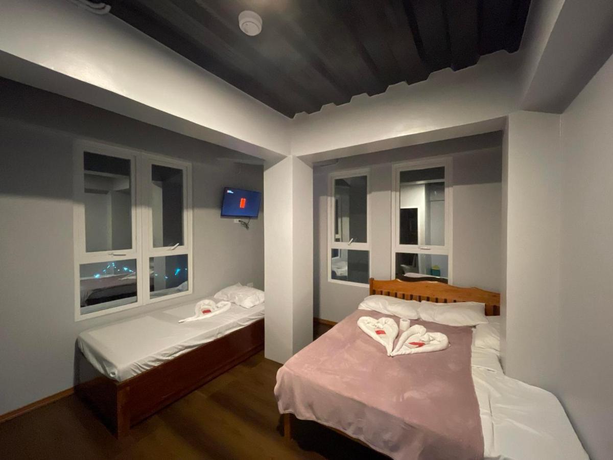 L Cafe Restobar & Lyn'S Guest House San Juan  Esterno foto