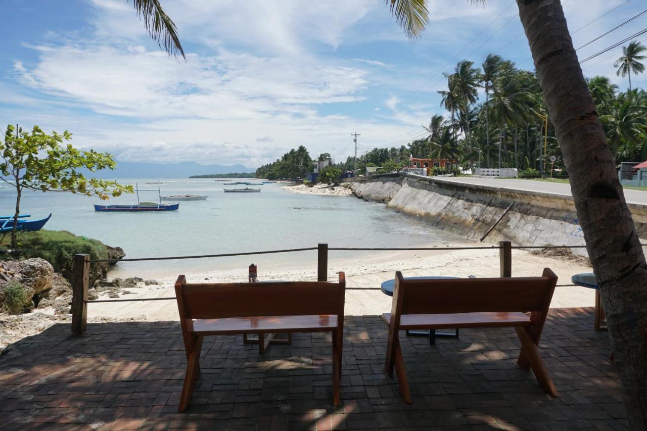 L Cafe Restobar & Lyn'S Guest House San Juan  Esterno foto