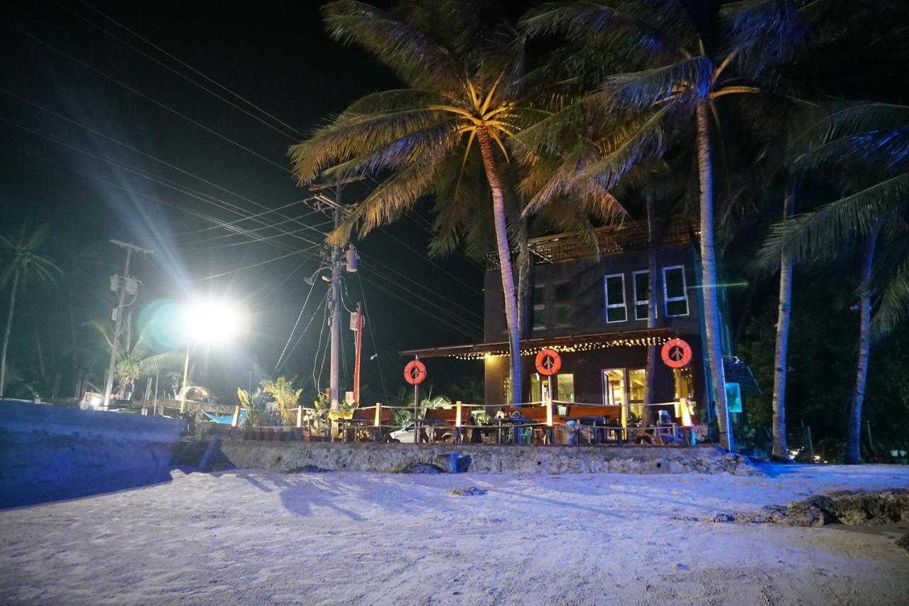 L Cafe Restobar & Lyn'S Guest House San Juan  Esterno foto