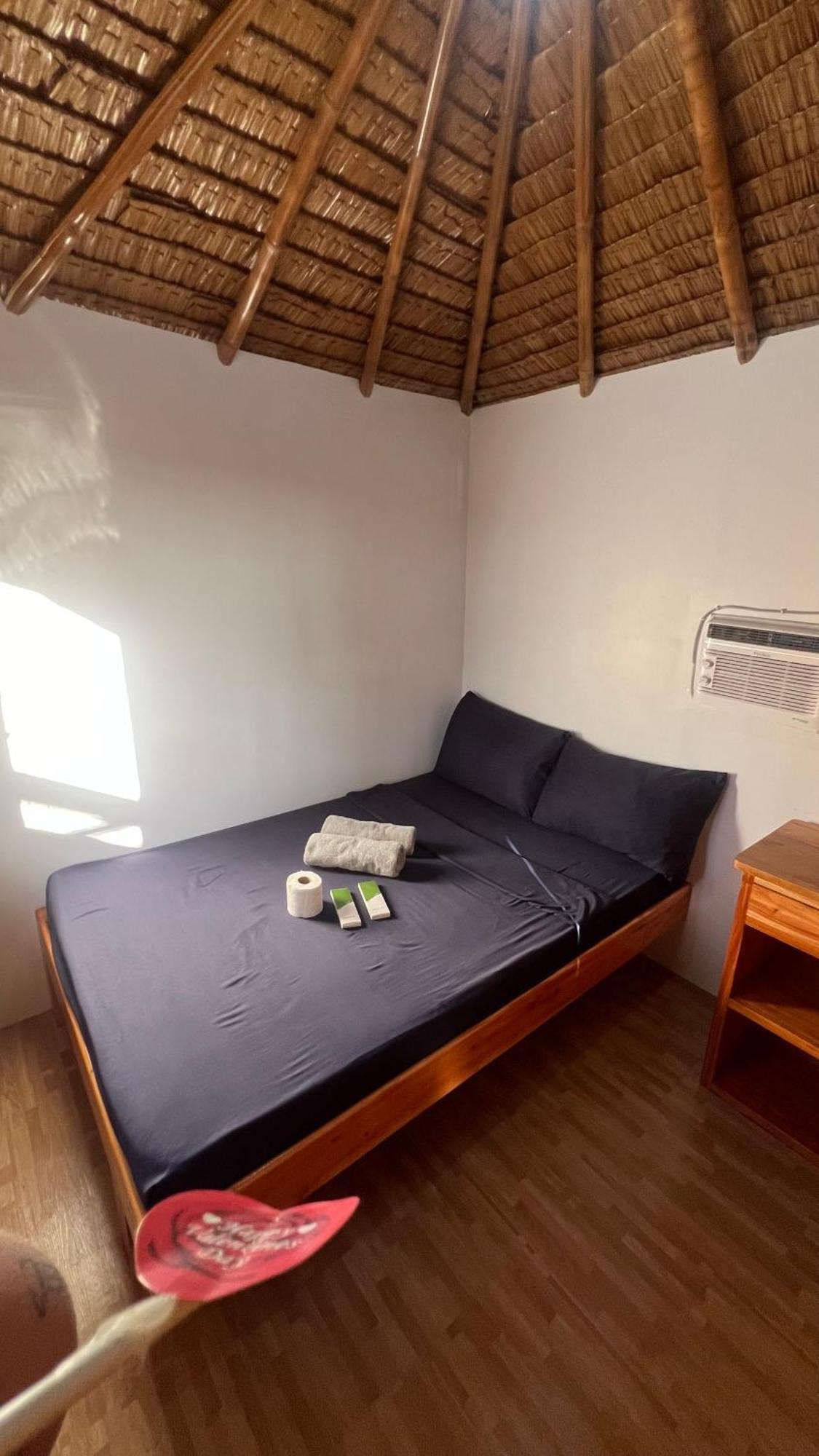 L Cafe Restobar & Lyn'S Guest House San Juan  Esterno foto