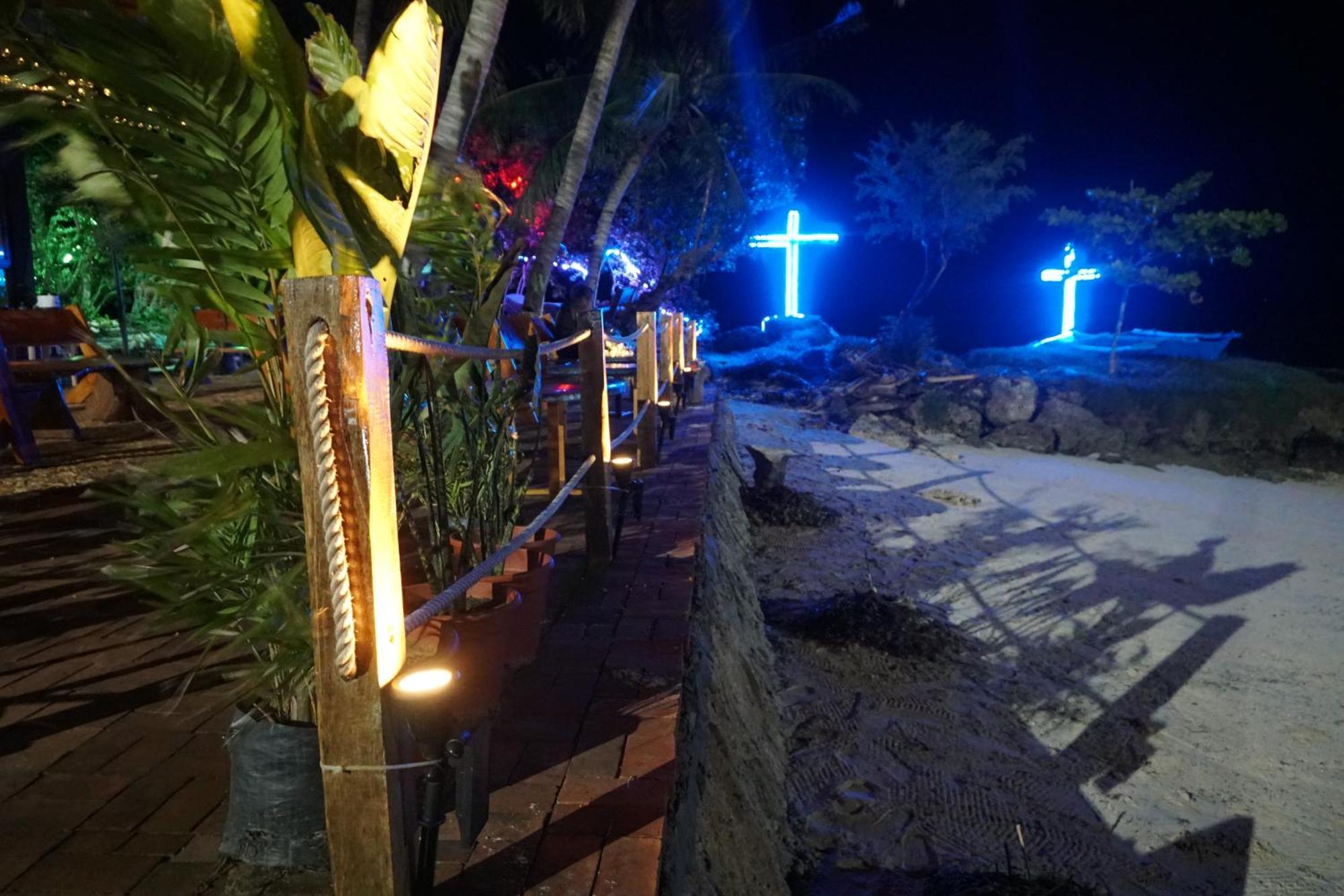 L Cafe Restobar & Lyn'S Guest House San Juan  Esterno foto