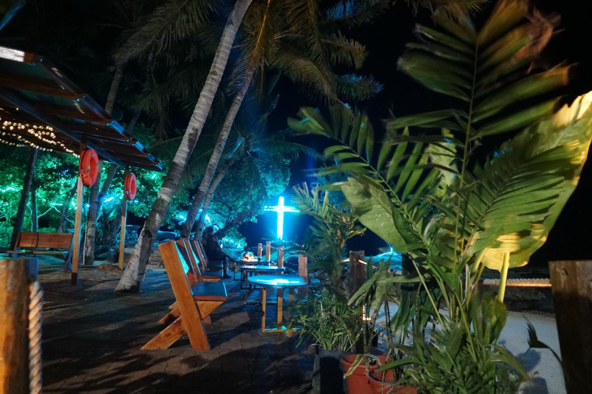 L Cafe Restobar & Lyn'S Guest House San Juan  Esterno foto