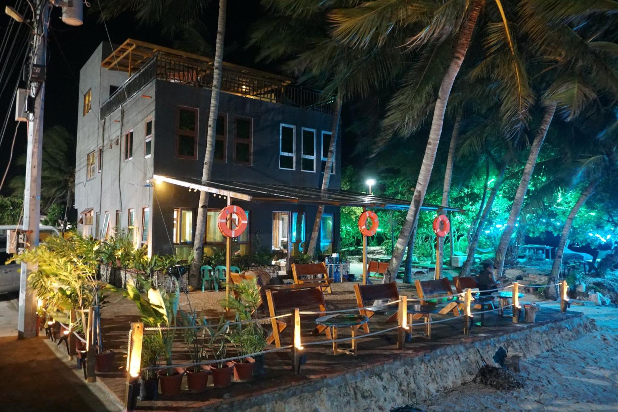 L Cafe Restobar & Lyn'S Guest House San Juan  Esterno foto