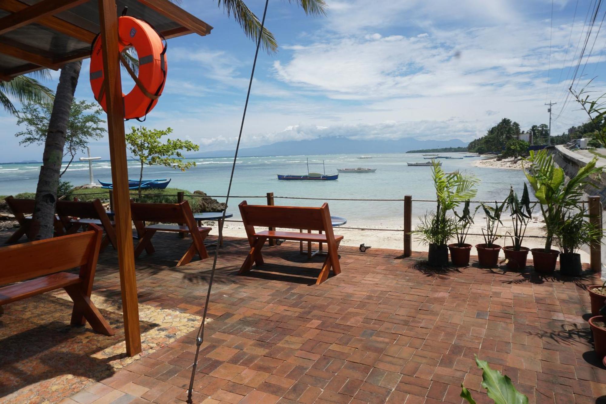 L Cafe Restobar & Lyn'S Guest House San Juan  Esterno foto